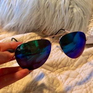 Ray ban aviators!